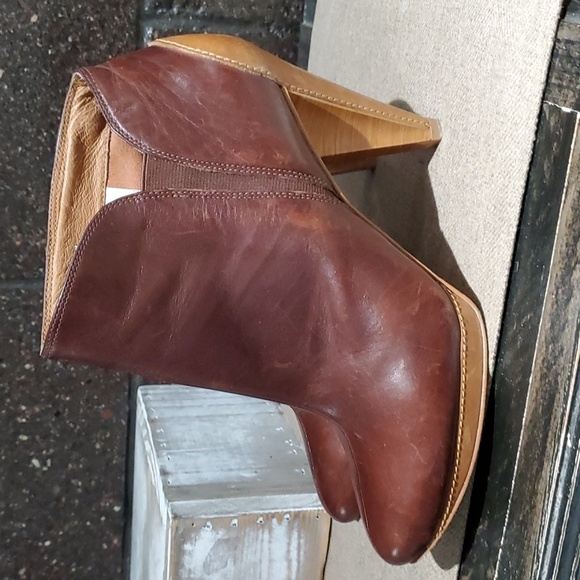 VINTAGE RETRO FOSSIL ALLISON BROWN TWO TONE HEELED BOOTS SIZE 8.5 LEATHER - Picture 3 of 15